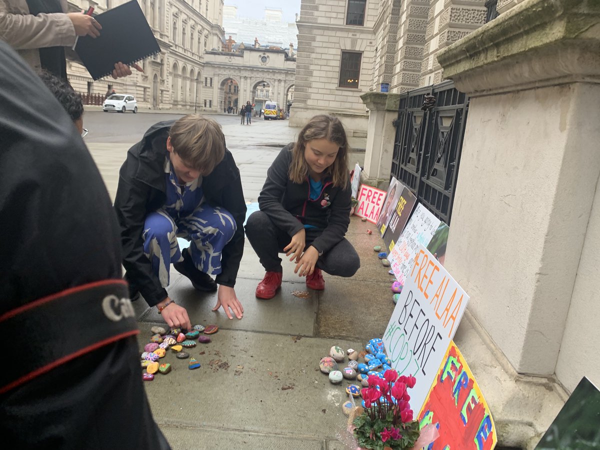 It was deeply moving to have @GretaThunberg's solidarity at the #FreeAlaa sit-in today. A big thank you. ❤️ For #COP27 not to greenwash Egypt's human rights abuses, prisoners of conscience must be released now. #FreeThemAll