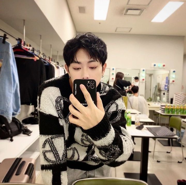 [ UPDATE | IG POST ] 

junhxffxct: Green tea PPL #.🍵 #.PPL

#UNVS #유엔브이에스 
<a href="/UNVS_Official/">UNVS_Official</a>