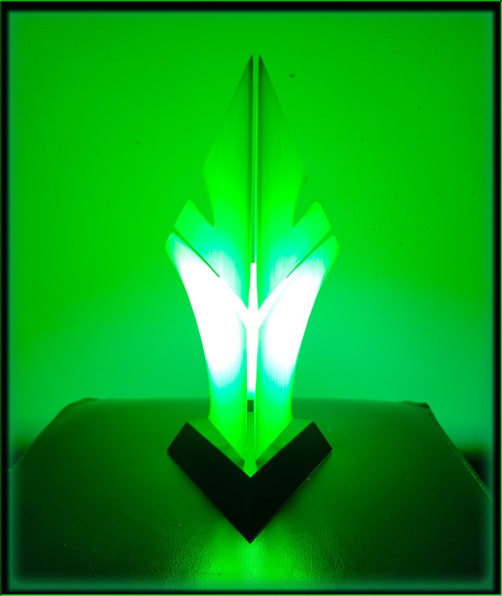 I don't have halloween pumpkin but this old backlighted Havu logo has pretty scary, almost halloween themed shine. Hawueen? 🎃