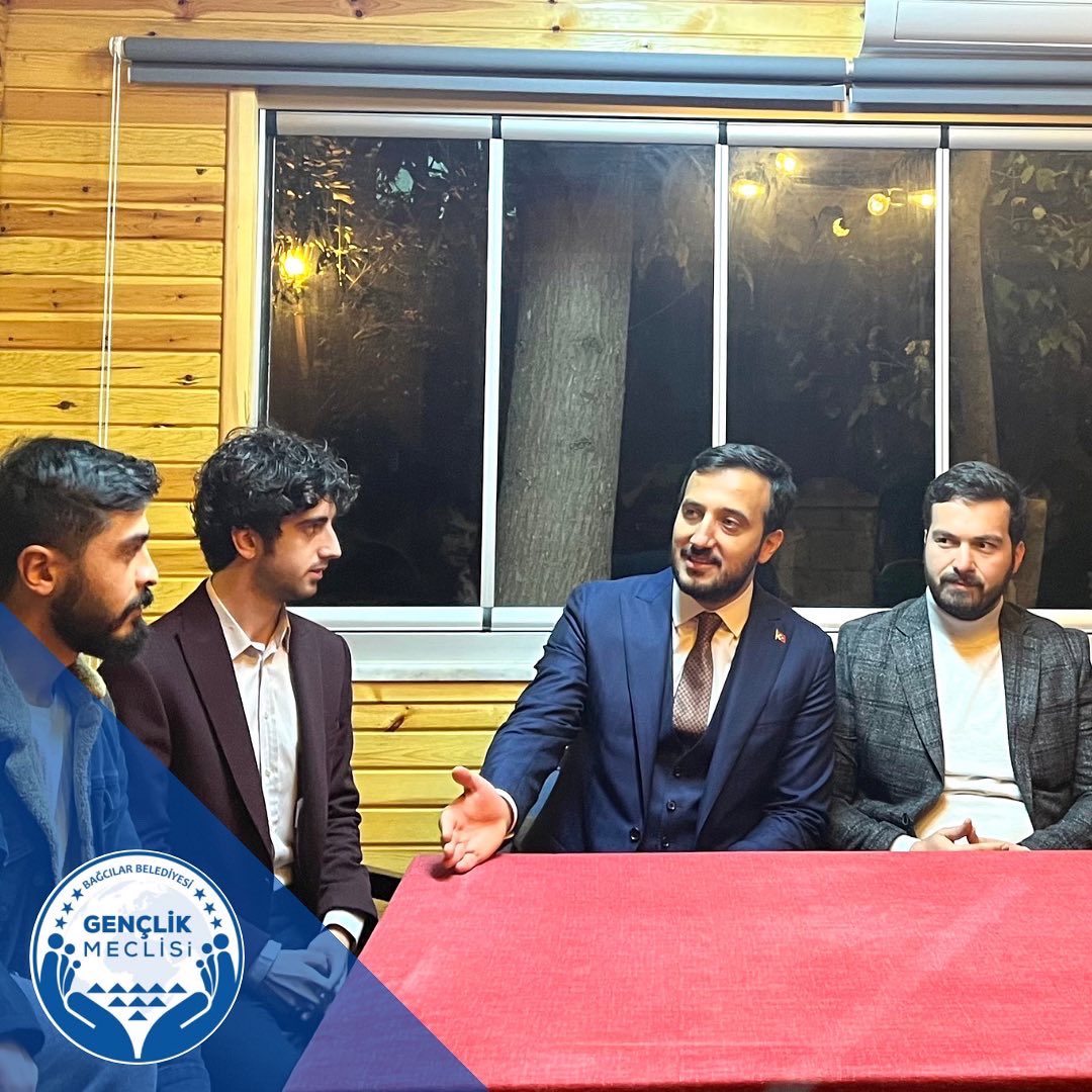 BBGencMeclis's tweet photo. Dün akşam Cumhuriyetimizin kuruluşunun 99. yılını hep beraber coşkuyla kutladık🎉  

Sonrasında Kıymetli Başkanımız @abdullahozdemir ile bir araya geldik!❤️

Aynı Bayrağın Altında Nice yıllara!🇹🇷 ⭐️

@BagcilarBld 
@bugraozaykeskin 
@gumusmesut 
@bbgenclikspor https://t.co/LXVIed2z0M