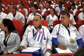 ErnestP49147366's tweet photo. Las ideas de Fidel y de Chávez están más vivas que nunca, más vigentes que nunca, y las llevamos como bandera de batalla diaria.  #CubaEsAmor #CubaPorLaPaz #CubaPorLaVida #MejorSinBloqueo #MMedicaCubanaTachira #HéroesDeLaSalud #CubaCoopera @cubacooperaTA1 @cubacooperaven https://t.co/N9IYZzNGpg