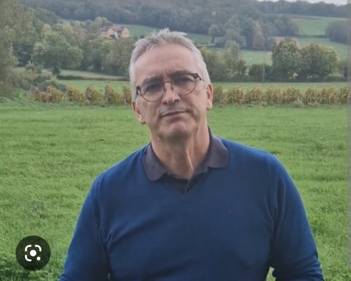 CanalAnimalFR's tweet photo. 14 ans que @L214 force les portes de l'enfer animal et que l'alerte est donnée aux élevages.
Et pourtant des exploitants comme #Chevenet, sur fond champêtre, persistent à jouer les vierges effarouchées, une fois le nez plongé dans les folies concentrationnaires qu'ils produisent. https://t.co/31dSTGl10Z