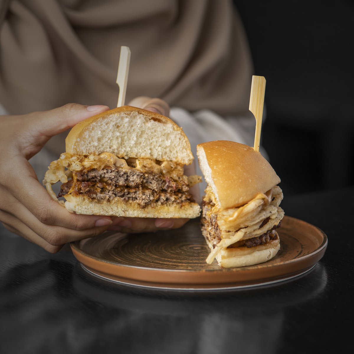 Canvas_res's tweet photo. Don’t miss our burger 🍔😋💙
#كانفس #canvas https://t.co/sZznvZjx8Y