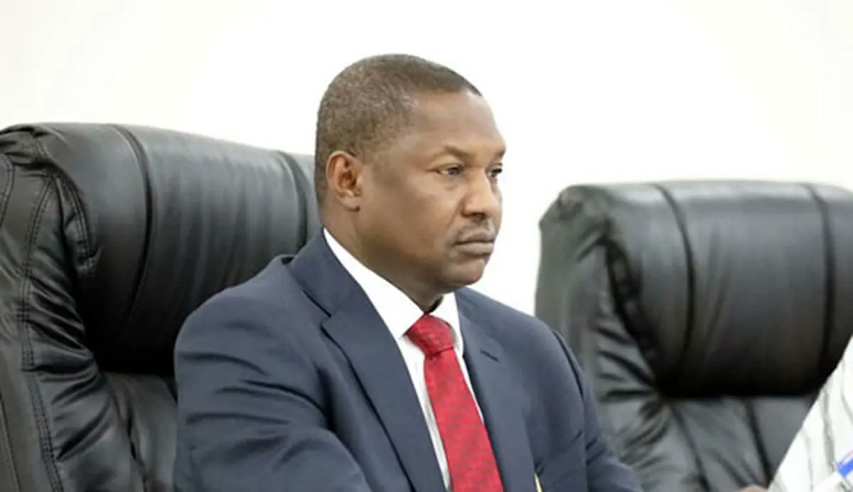 EmekaGift100's tweet photo. Nothing kills &amp; crashes country's economy like disobedience to court orders, violation of local &amp; int'l laws. Investors see as enemy, countries that have no regards to court orders. Don't blame CBN governor, the likes of Malami makes Nigeria unfriendly to global investors. Wizkid https://t.co/OnGH0feIx5