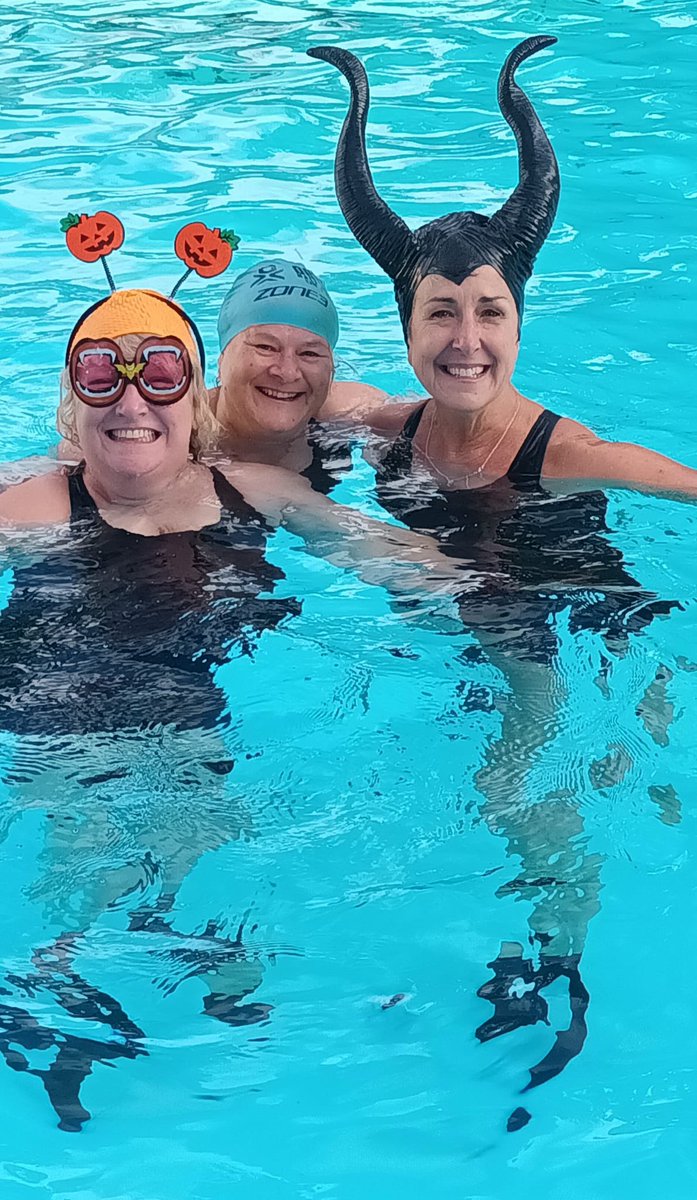 droitwichlido's tweet photo. Fantastic Spooky Swim this morning @LoveYourLido @LidoGuide @historicpools @RiversFitness @BromStandard @DroitStand @worcesternews https://t.co/05RcoDtxQ6