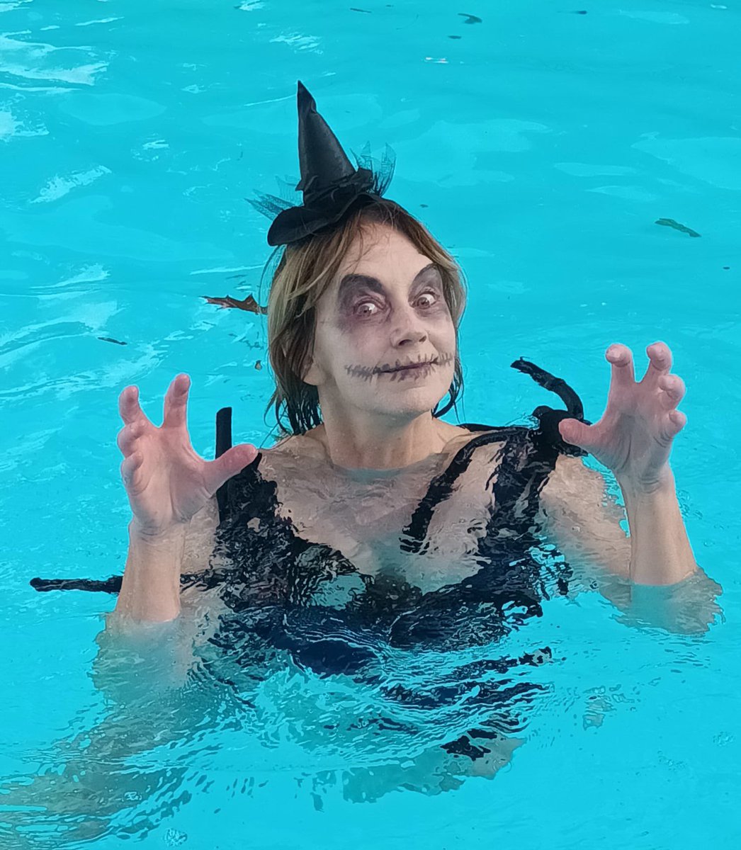 droitwichlido's tweet photo. Fantastic Spooky Swim this morning @LoveYourLido @LidoGuide @historicpools @RiversFitness @BromStandard @DroitStand @worcesternews https://t.co/05RcoDtxQ6