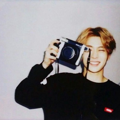 ⠀
⠀
Mau fotoin ayang malem ini.
⠀
⠀