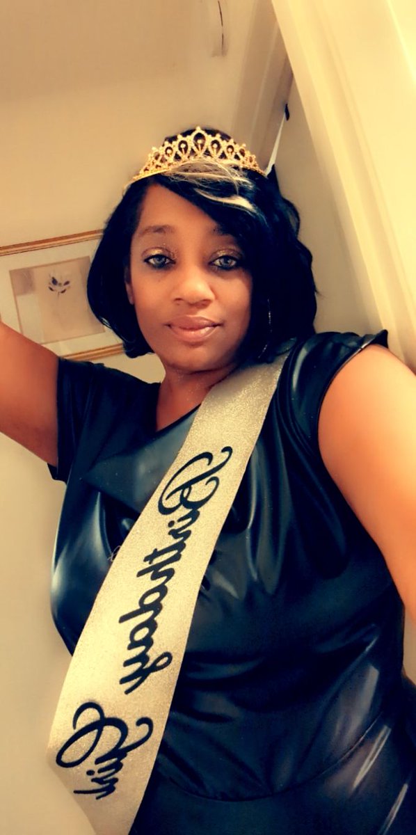 qbreezy1's tweet photo. Still somebody's fine ass Grandmom & Auntie... #BdayShit #Still40Something https://t.co/6TWmEbEoXd