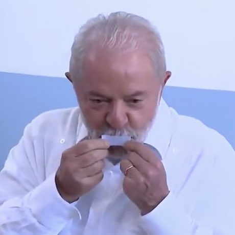 poptime's tweet photo. 🚨 Lula, nosso futuro presidente, acaba de votar! #Eleicoes2022 https://t.co/CT7HldQSm7
