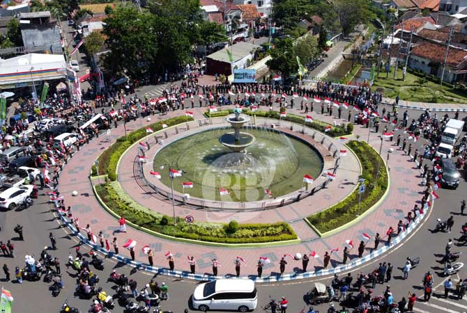 SayektiRini's tweet photo. Bundaran Gladak Serang..ikon landmark Kota Probolinggo
#WeLoveProbolinggo 
#WeLoveCities
#dpuprpkpkotaprobolinggo https://t.co/DNCjUNle4Z