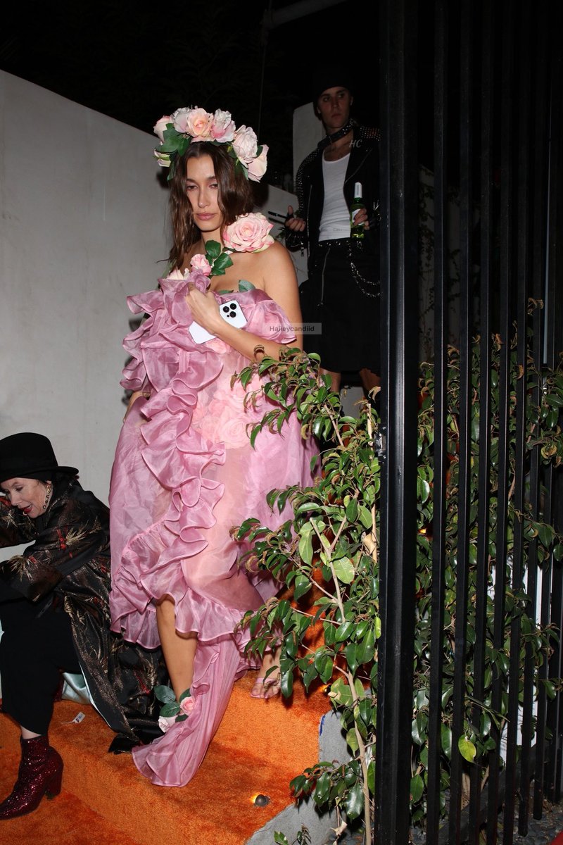 haileycandiid's tweet photo. October 29: Hailey Bieber and Justin Bieber leaving Vas Morgan’s Halloween Party in West Hollywood,California https://t.co/TPBkF7WuGP