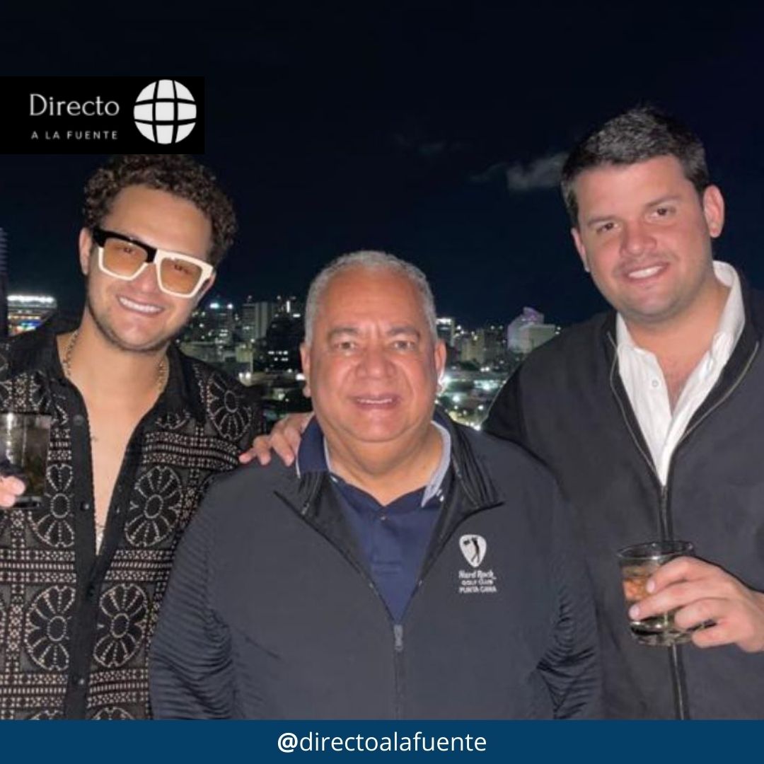 El contralor de la república celebrando el cumpleaños de un corrupto en Venezuela. 
Si esto no prende las alarmas de algunos que aún quieren creer que Maduro no sabe nada entonces estamos jodidos. 
Aunque existen los que su conciencia vale muy poco.