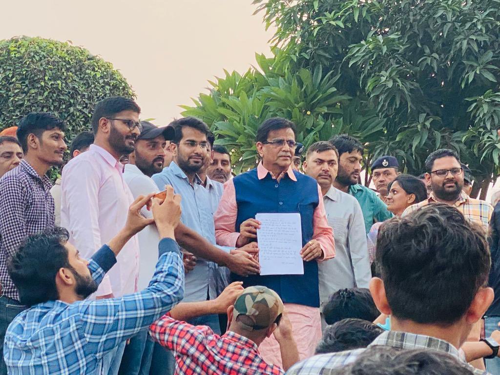 PANKAJ_DAHIYA14's tweet photo. क्या हरियाणा सही तरीक़े से किसी भर्ती को पूरा करेगा ? क्या ये चिंता का विषय नहीं है हमारी सरकार के लिये ? मैं बात कर रहा हूँ हाल ही में हुए  कृषि विकास अधिकारी के चयन हेतू परीक्षा की जो की हरियाणा में हुई है । हरियाणा सरकार की उपलब्धिया 🙏#justice_for_ADO_aspirants https://t.co/fSR9AWFh0S