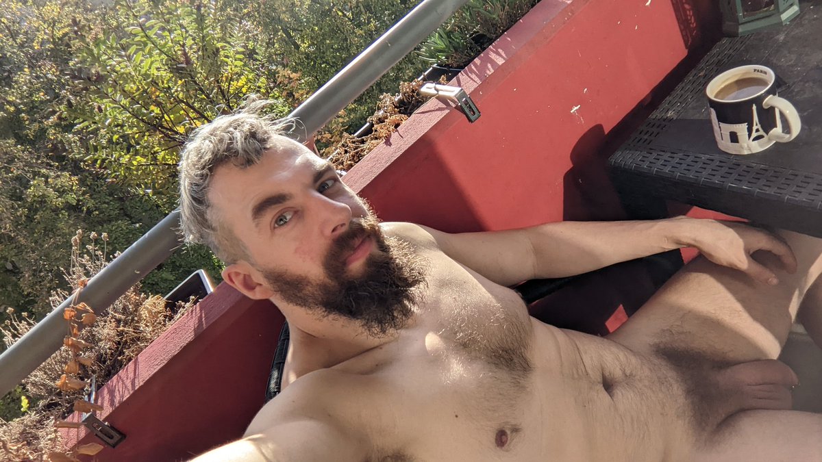 Armydevil6's tweet image. End of October me sitting naked on the balcony. 

#nudismlife #nakedSelfies #nakedlifestyle #nudemen