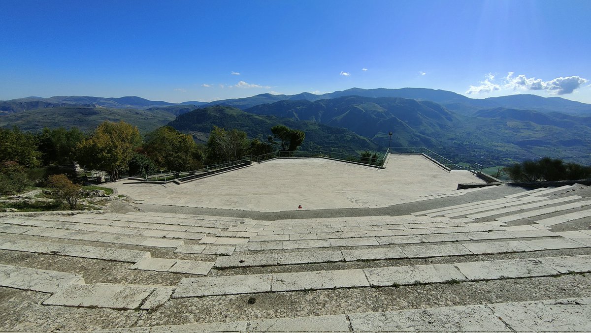 a211161v's tweet photo. Che in Sicilia non abbiano pensato di costruire teatri solo "gli antichi" mi pare bella cosa. #Prizzi https://t.co/HFilC7dWik