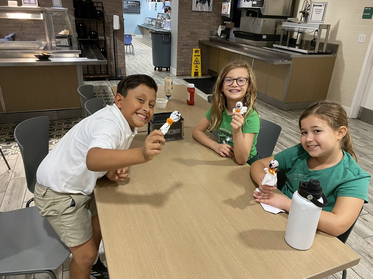 PineCrestAux's tweet photo. BOO π»! #PCLowerSchool Ss in #PCExtendedDay made ghosts out of lollipops π #PCAfterSchool.
#PCCreativity https://t.co/PJKG9XQfz8