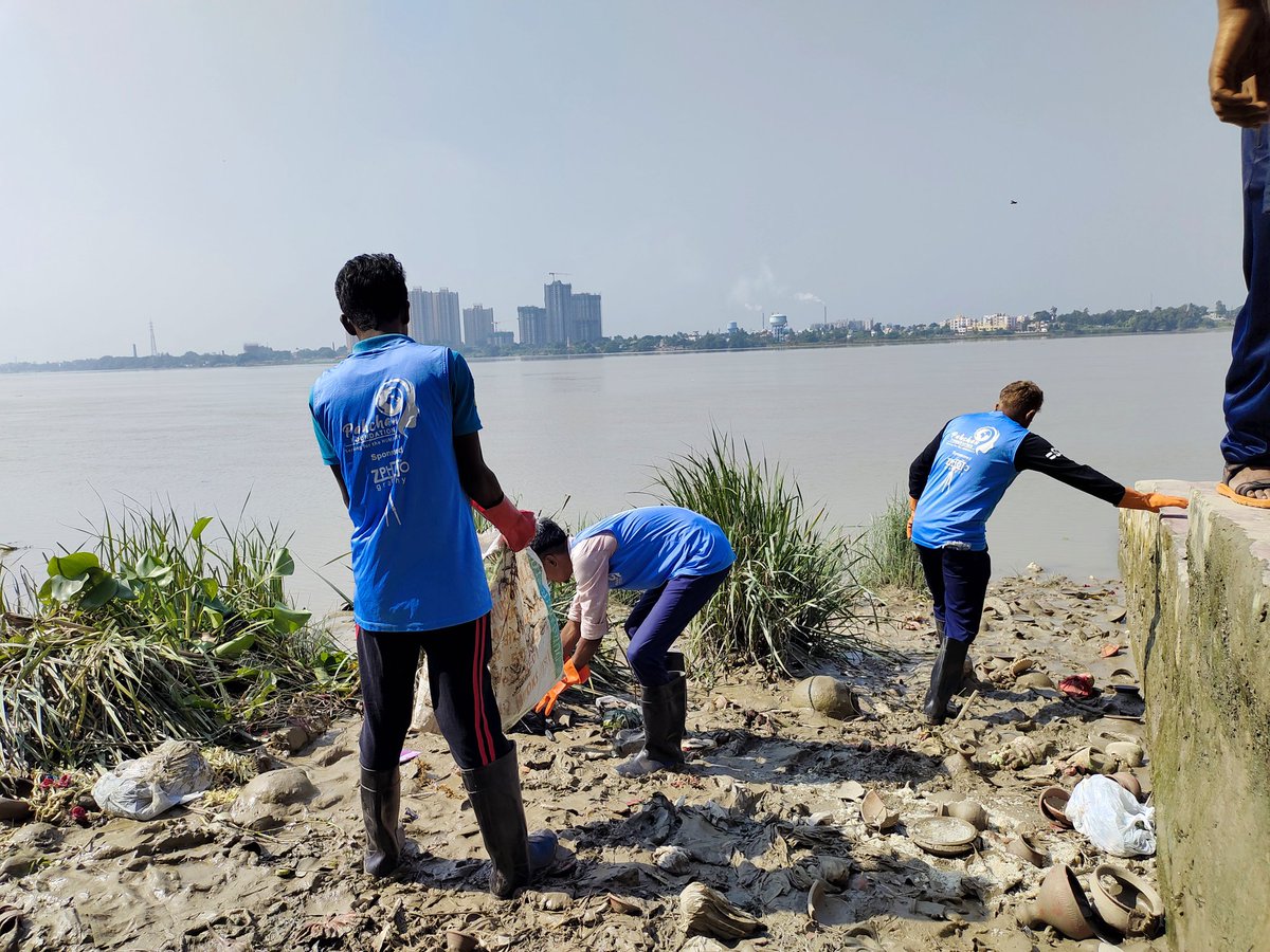 Pahchanfoundat1's tweet photo. #InsanTeriGangaMaily #Week92
#GangaCleanUp
Volunteers of the organization collected almost 80 Kg of garbage today..https://t.co/aezkIBnU63
@tdh_de
#pahchanfoundation #Titagarh #NGO #CleanGanga #SaveGanga #SDGs #Goal13 #ClimateAction #Goal14 #LifeBelowWater #Kolkata #WestBengal https://t.co/F6HJtJLTo1