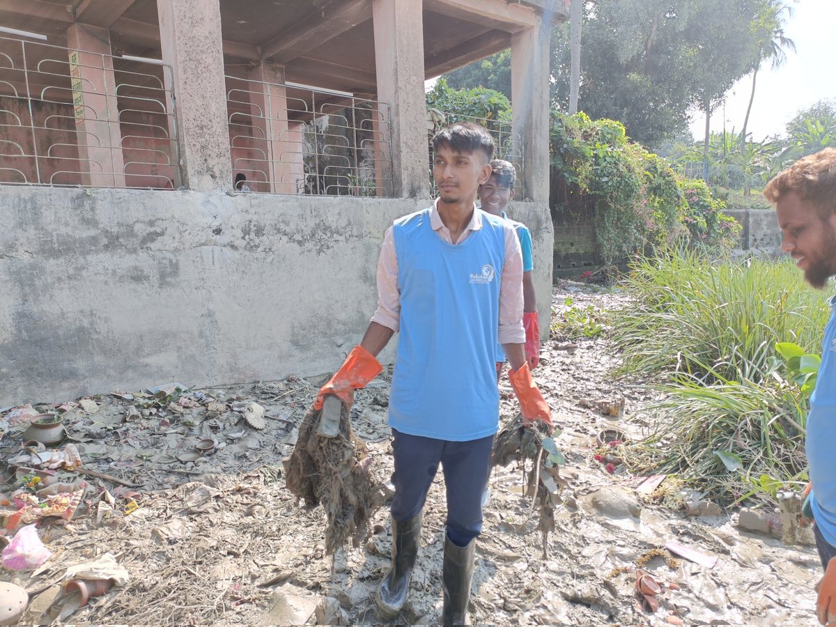 Pahchanfoundat1's tweet photo. #InsanTeriGangaMaily #Week92
#GangaCleanUp
Volunteers of the organization collected almost 80 Kg of garbage today..https://t.co/aezkIBnU63
@tdh_de
#pahchanfoundation #Titagarh #NGO #CleanGanga #SaveGanga #SDGs #Goal13 #ClimateAction #Goal14 #LifeBelowWater #Kolkata #WestBengal https://t.co/F6HJtJLTo1