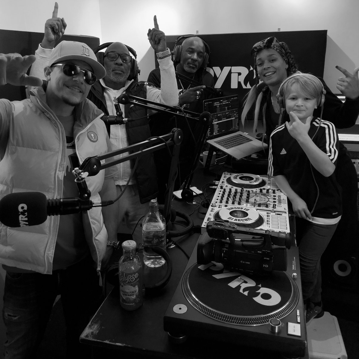 🔊 Listen back to <a href="/IAmDJArchie/">I am DJ Archie</a> (The World’s Youngest DJ) in the mix with <a href="/TheRaggaTwins/">Ragga Twins</a> &amp; <a href="/StarzNDeeza/">Starz & Deeza</a> on the #PyroRadio <a href="/Mixcloud/">Mixcloud</a> channel 📻 #DrumAndBass #DrumNBass #DNB #Mixcloud #KeepItPyro

🔗 mixcloud.com/PyroRadio/dj-a…