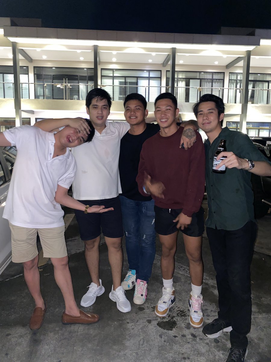 laurel_bj's tweet photo. Good bois.✌🏻 https://t.co/iqJL2Xu3ip