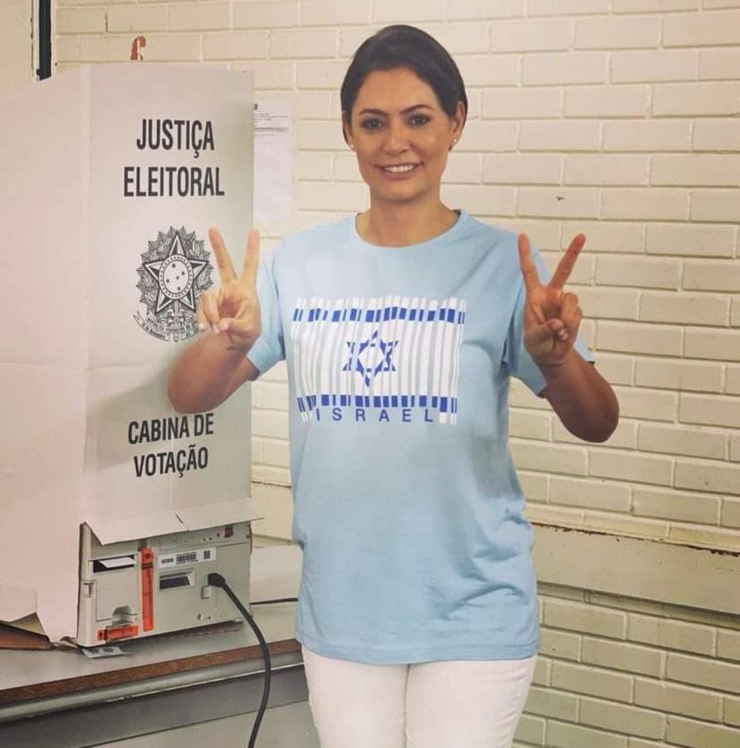 surdo_kibe's tweet photo. Alguém avisa essa "cristã" que Israel é um estado judaico, e que seguem a Torá , onde não existe a vinda do Cristo. O Messias ainda não chegou pelo credo judeu, logo o cristianismo não deveria existir para os judeus. Ignorância é foda! https://t.co/fP713rPPHv