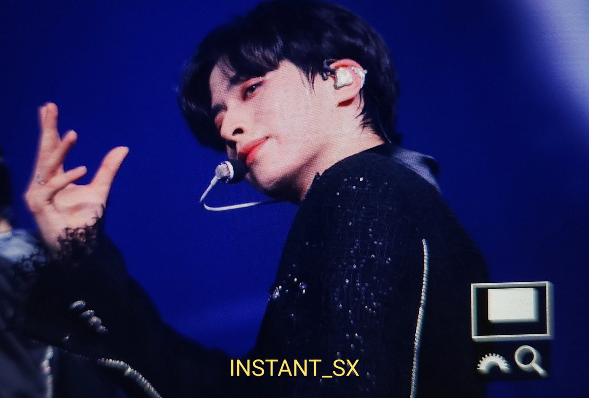 INSTANT_SX's tweet photo. 221030 콘서트 #손동주 #시온 #원어스 #XION #ONEUS @official_ONEUS https://t.co/uGq8vunI8s