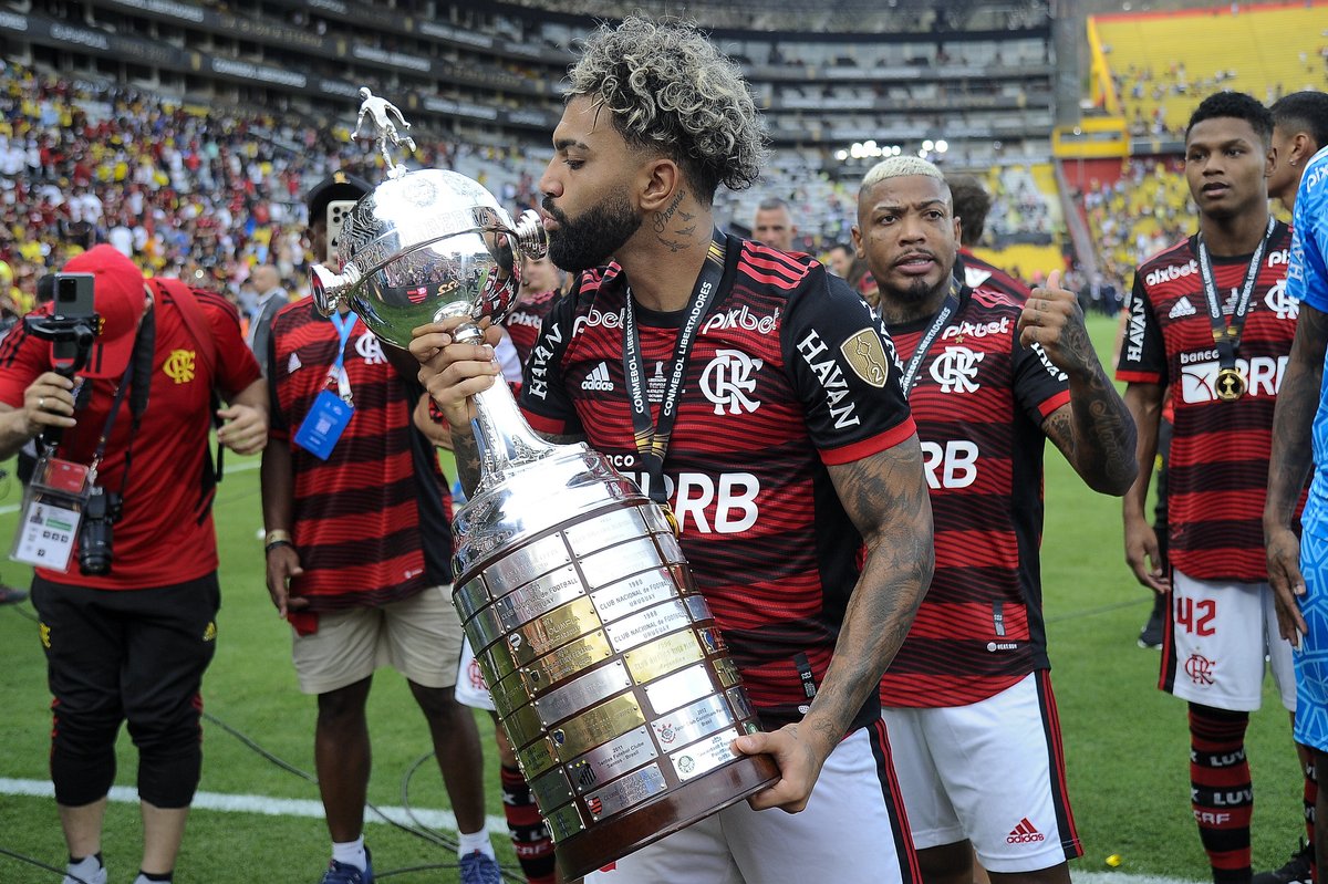 Flamengo's tweet photo. A gente se fala no olhar ❤️🖤

📸 @mcortesdasilva8 / CRF https://t.co/ZrolQtB6ry