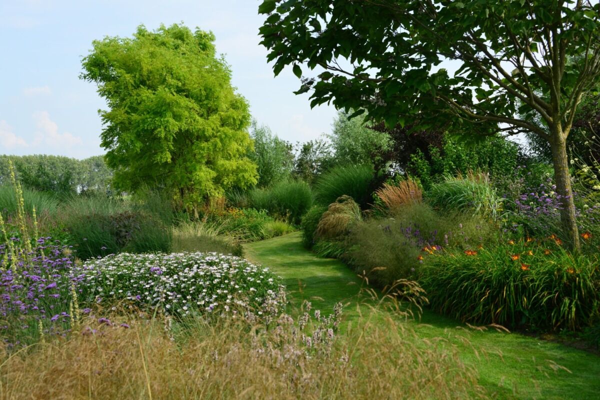 De omgeving van tuin de Villa heeft de eigenaren ongetwijfeld geïnspireerd bij het ontwerpen van een plan voor de tuin die rond hun villa is aangelegd.
gardentours.nl/tuinen/tuin-de…