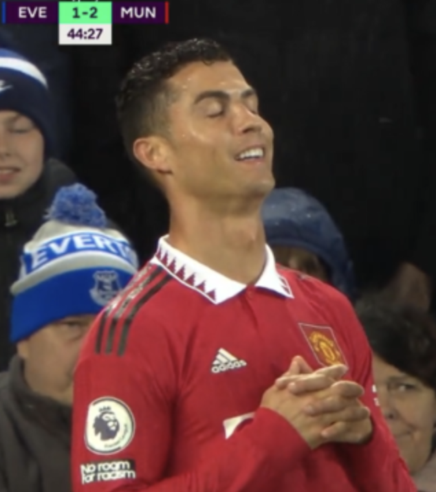 trollsports's tweet photo. The Ronaldo effect  #T20WorldCup https://t.co/pX5YcfIhMW