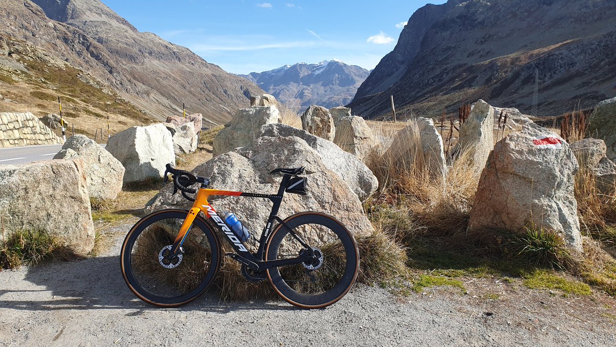 DerGeldexperte's tweet photo. Auf der heutigen Rennrad-Tour entstanden. 
#Schweiz #Graubünden #Nebelfrei #Sonne https://t.co/GY72BL9Vem