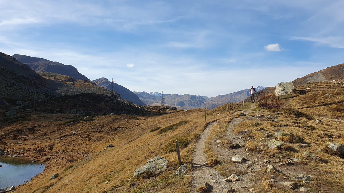 DerGeldexperte's tweet photo. Auf der heutigen Rennrad-Tour entstanden. 
#Schweiz #Graubünden #Nebelfrei #Sonne https://t.co/GY72BL9Vem