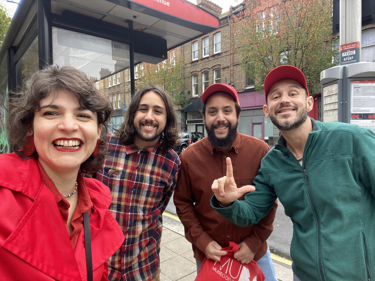 rafaelmooca's tweet photo. Indo acompanhar os amigos votarem aqui em Londres PELO FIM DA BARBÁRIE E DESTE PESADELO.

Sensação estranha de não poder votar, mas confiante que o resultado será positivo. 
❤️🇧🇷🔴

#Lula #ForaBolsonaro https://t.co/4KXqMB59RP