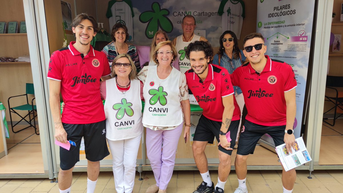 JimbeeCartagena's tweet photo. Y después del entreno, una representación de nuestros jugadores ha conocido la Feria de Entidades de Personas con Discapacidad #INCLUSIONES. 

¡Muchas gracias por el trato maravilloso que hemos recibido de todas las asociaciones y nuestra admiración por la labor que hacen! https://t.co/OXwMGS37le