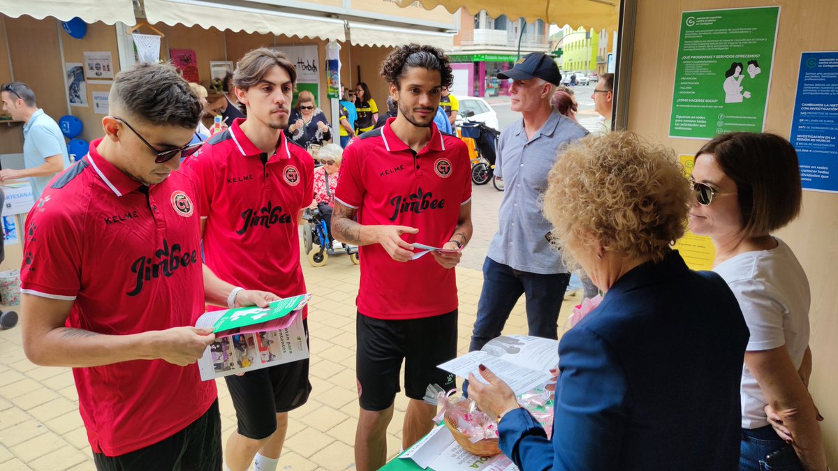 JimbeeCartagena's tweet photo. Y después del entreno, una representación de nuestros jugadores ha conocido la Feria de Entidades de Personas con Discapacidad #INCLUSIONES. 

¡Muchas gracias por el trato maravilloso que hemos recibido de todas las asociaciones y nuestra admiración por la labor que hacen! https://t.co/OXwMGS37le