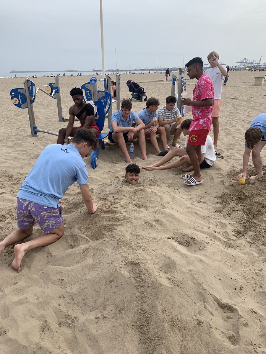 RLSFarrell's tweet photo. Enjoying a well earned test at the beach. All off to watch the hockey this afternoon #valencia2022 https://t.co/UD7lMnDJda