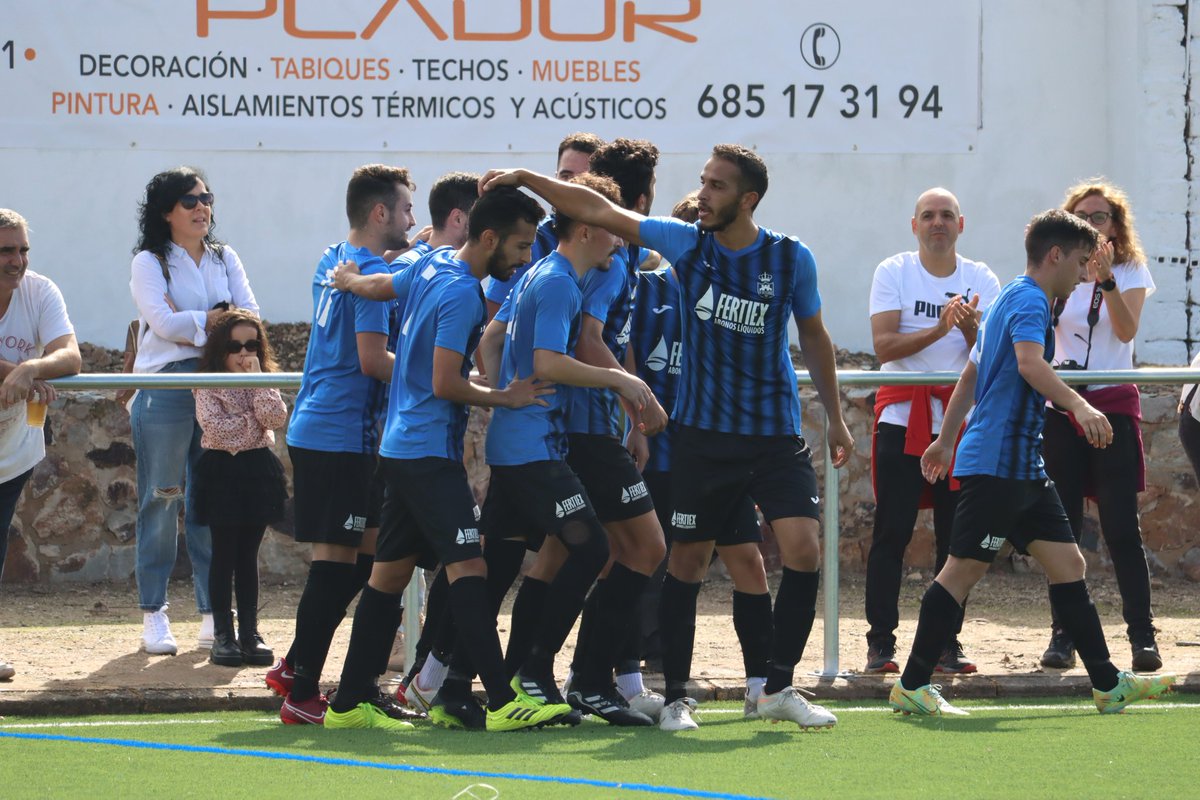 cdmetelinense's tweet photo. FINAL 

@cdmetelinense 3-1 @up_barbano 

Victoria importantísima ante un gran rival que nos permite seguir en lo más alto de la tabla. Sigue la racha de victorias con la primera en nuestra casa. 

⚽ Goles @pabchabar (2) @Ismaelmorenopa1 

💙 VAMOS AZULES https://t.co/nYLvzEQVPZ