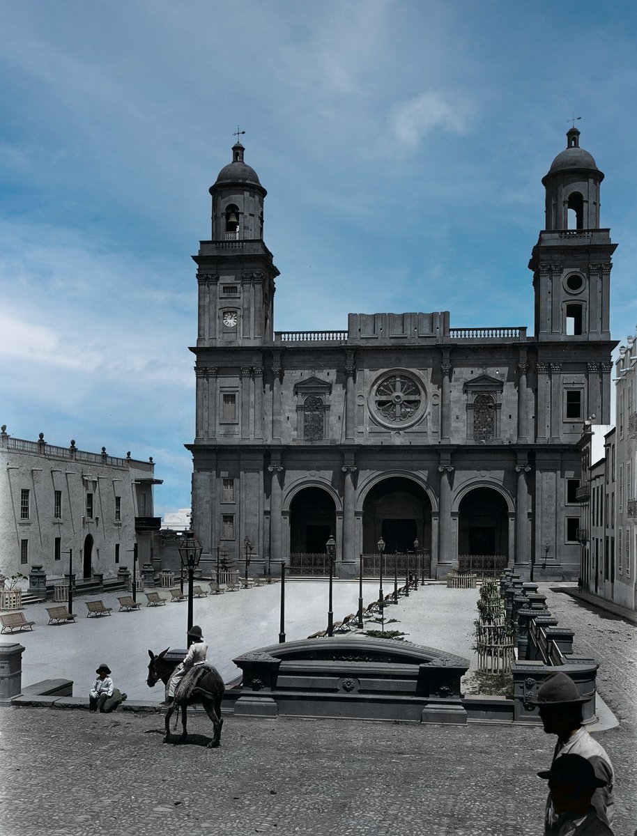 Gran Canaria - Catedral de Santa Ana sin templete - año 1892 @PoliciaLPA @GranCanariaDep @LpaVisit @GranCanariaCult @GranCanariaTur @CAAMGranCanaria @AyuntamientoLPA #DeOldify @GranCanariaCab @ColourMaker2 #MyHeritage @canarias7 @laprovincia_es