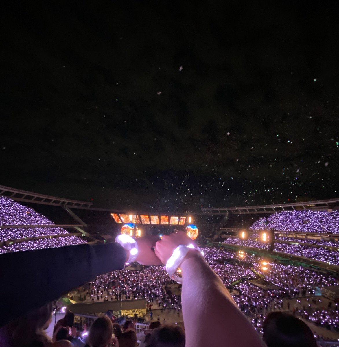 celikreder's tweet photo. Gracias Coldplay por esto ✨✨✨ https://t.co/HKmrfXfnXq