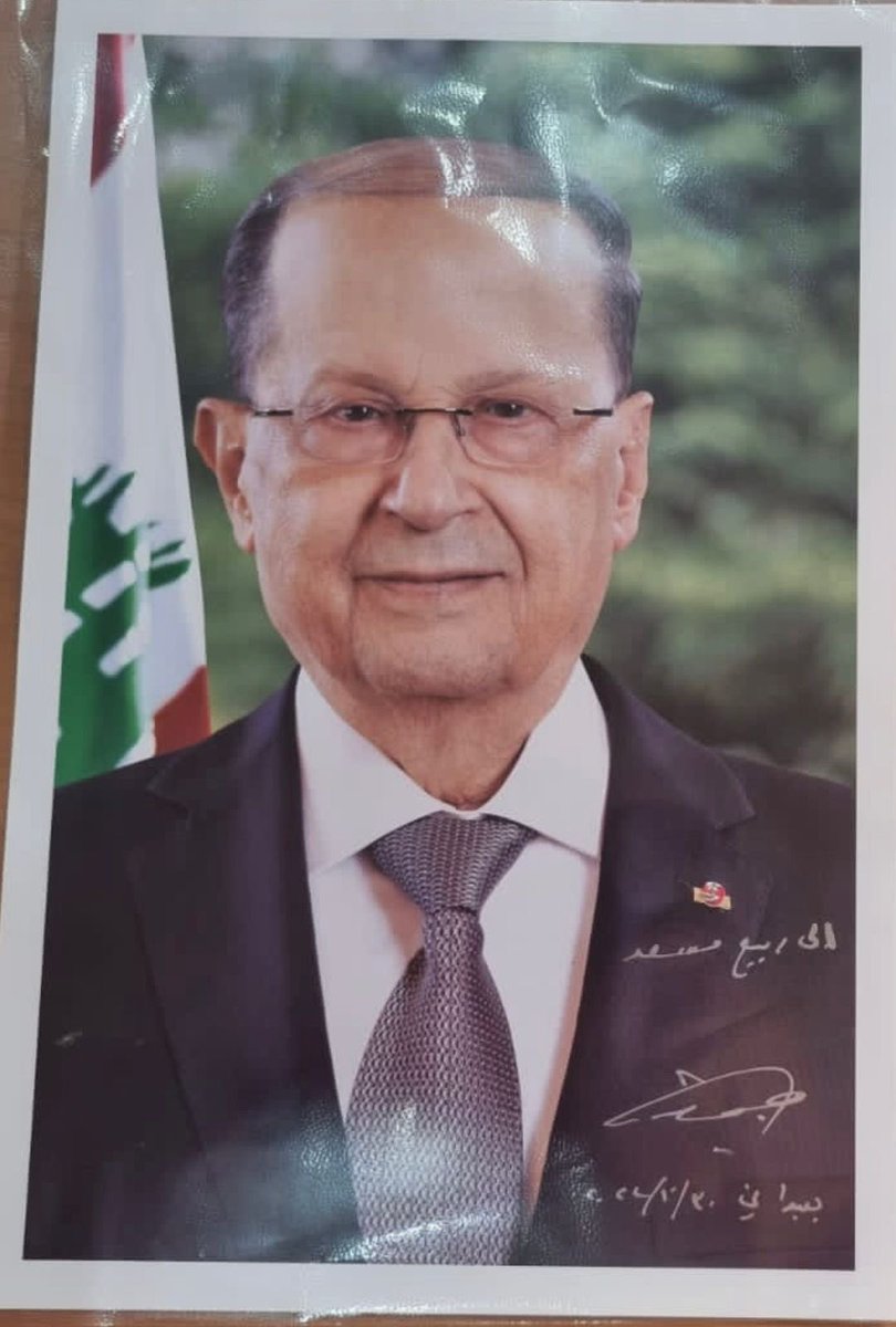 rabihmassaad's tweet photo. كرّمني فخامة الرئيس بهذه اللفتة الجميلة في آخر يوم من انتهاء العهد. 

ما أحصل عليه من فخامته يبقى بالنسبة لي أرفع الأوسمة على صدري. 

معك لآخر نفس 🙏🇱🇧🙏

التوقيع: ميشال عون - بعبدا ٣٠-١٠-٢٠٢٢ 

#معك_مكملين #ميشال_عون #معك_لآخر_نفس 
@General_Aoun https://t.co/Qg1W3dbxbb