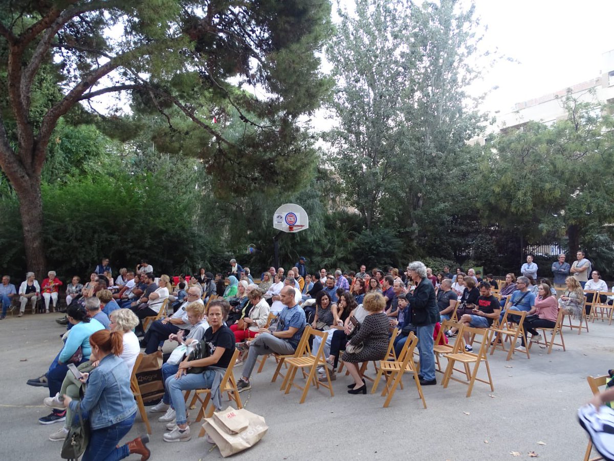 sandrage76's tweet photo. "Dansa al Carrer", gran iniciativa de l'AV del barri #MareMolas d’aquest cap de setmana amb  #activitats amb Tallers de dansa 💃 i actuacions a càrrec de l'escola de dansa Núria Díez, jocs de taula i rol, actuacions musicals, sortejos i berenar.. Enhorabona! 😊 @pscreus https://t.co/qqYLage3QQ