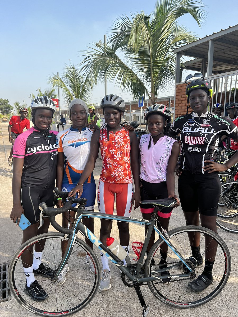 LADYHOOOP's tweet photo. J’aime tellement voir des filles dans des sports « pas faits pour elles » 😍🚴🏾‍♀️ #dakar2026 #dakarenjeux #senegal https://t.co/polLq1NnBz
