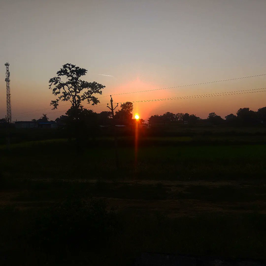 AjaySontu's tweet photo. Sunset
#discovery #history #google #photography #photographer #mobilephotography #myincrediblestory #netgeo #incredibleindia #earth #travel #light #clouds #illusion #sunrise #sunset #biodiversity #nature #tourism #image #life #imagination #magical #koriya #chhattisgarh #india https://t.co/dhTfTgljyZ