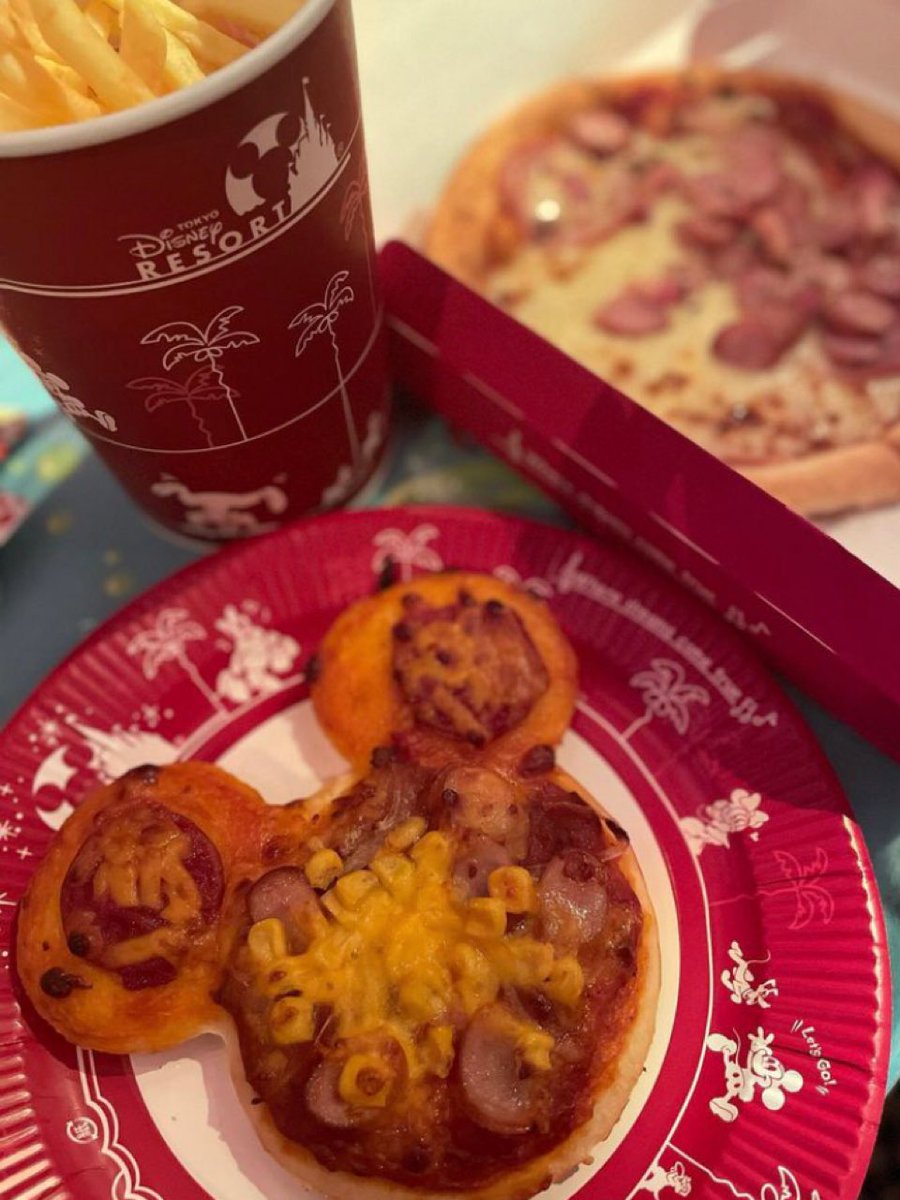 renlenren777's tweet photo. 久しぶりのディズニーを味わえてホントに楽しかった✨普段は摂生してるけど、こういう時はジャンキーなものを食べがちですよね💦笑 https://t.co/Wd7YOXC9Zu