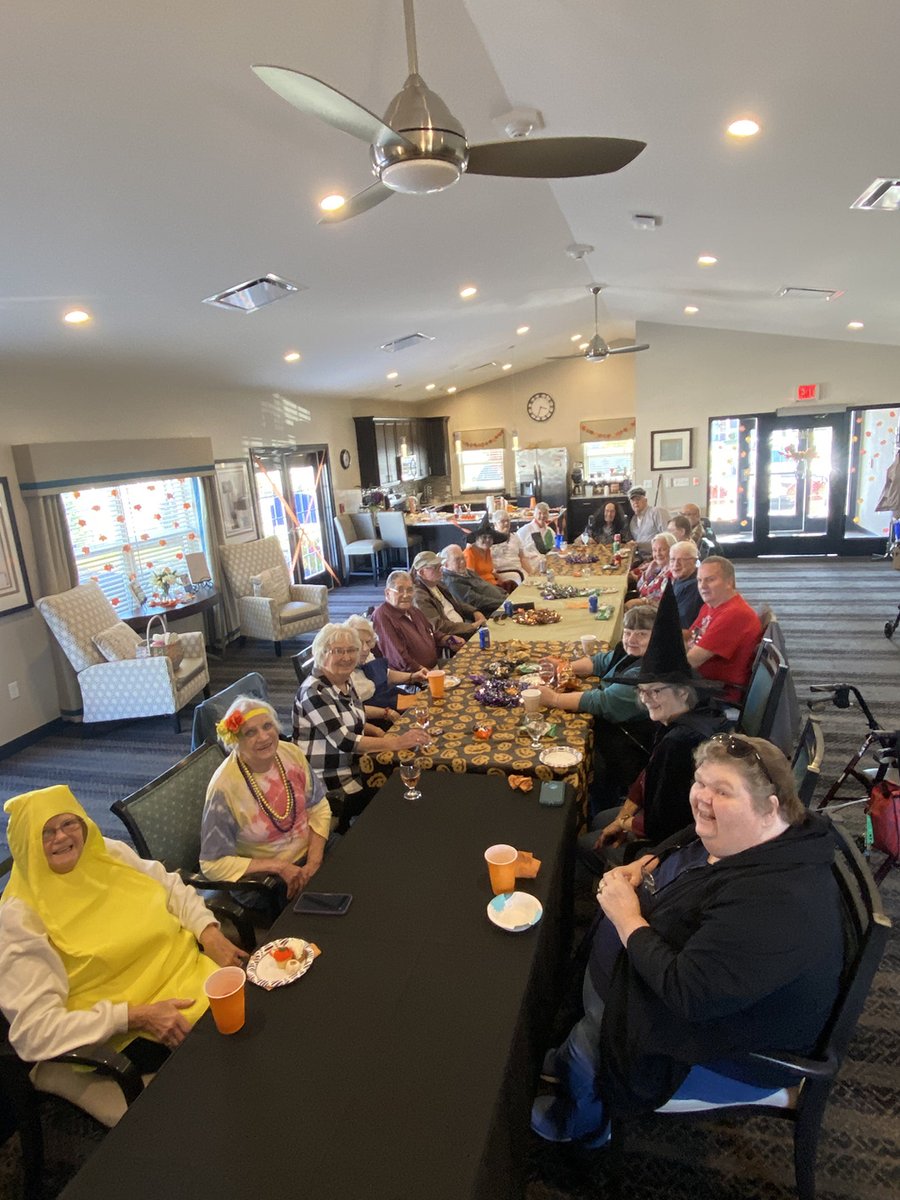 Our villa residents enjoyed a Halloween themed happy hour!