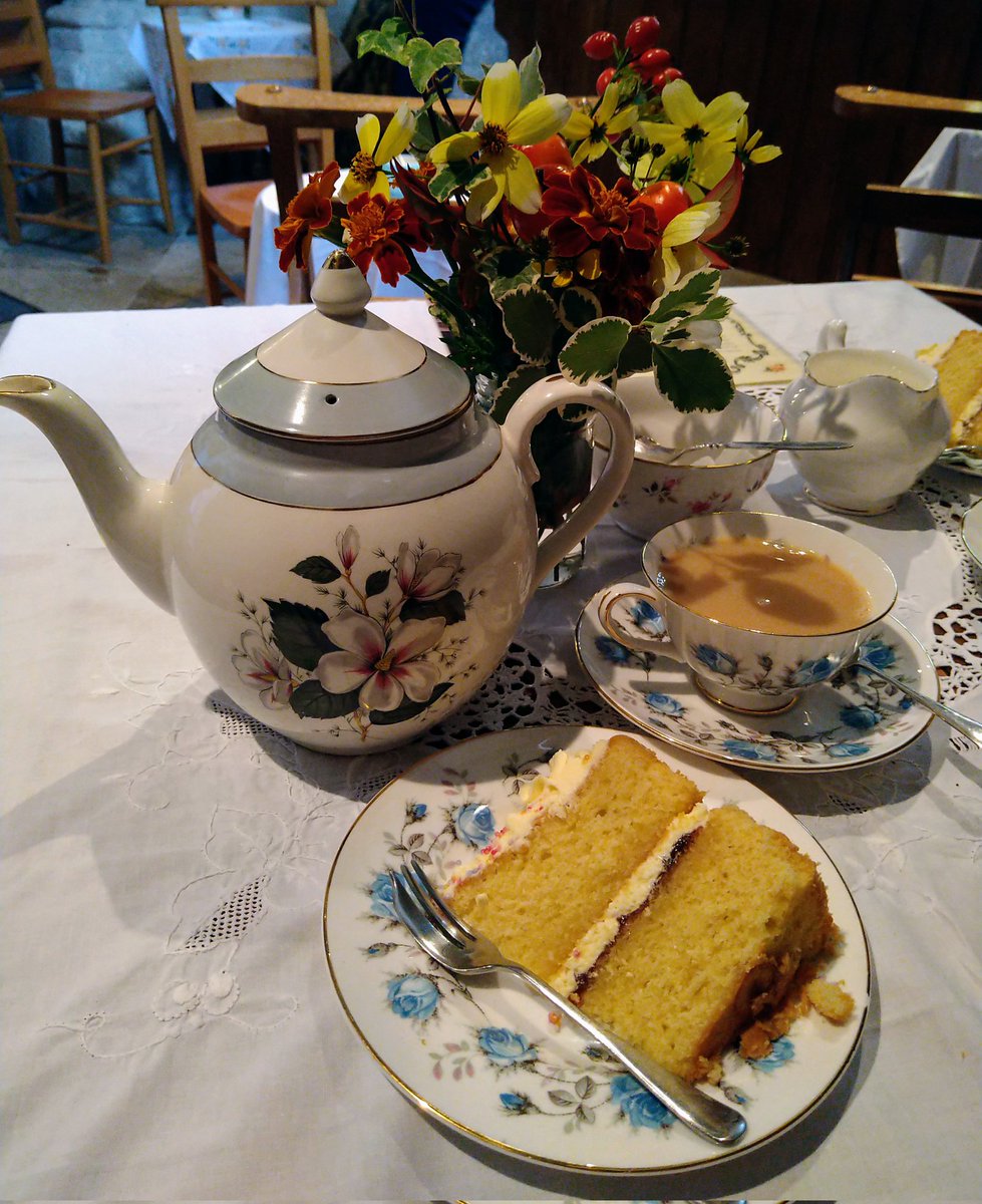 maryjane2374's tweet photo. When things are done properly!
#potoftea #teaandcake https://t.co/dz6xVSlYGJ