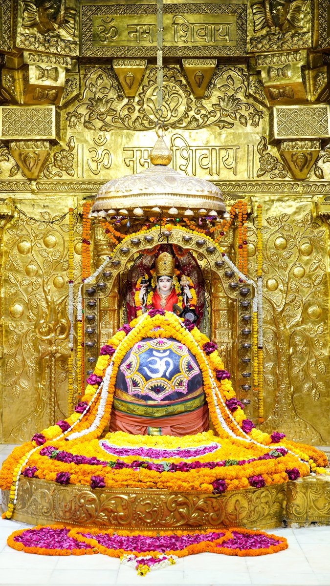 श्री सोमनाथ महादेव मंदिर,
प्रथम ज्योतिर्लिंग - गुजरात (सौराष्ट्र)
दिनांकः 30 अक्तूबर 2022, कार्तिक शुक्ल षष्ठी - रविवार 
सायं शृंगार 
10224425