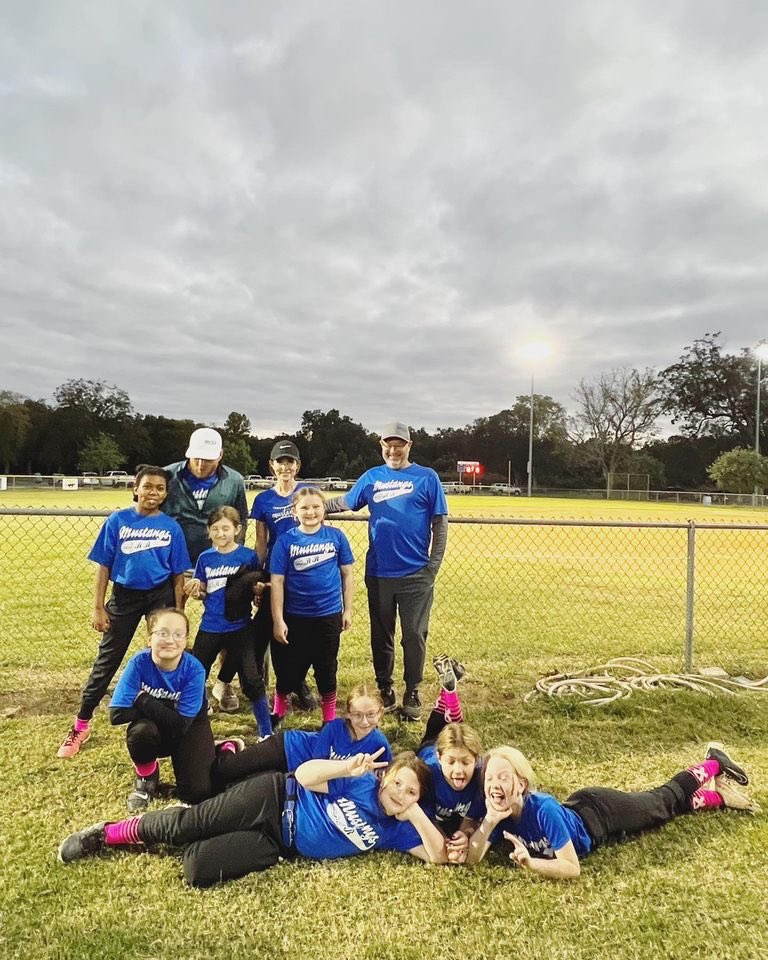 Tiffany_Hoelzel's tweet photo. That’s a wrap! 🎬 The first season of 10U was definitely a challenge, but she learned a lot. Poor thing was hit by the ball at least 5 times just yesterday… #kidpitch #theworst 🤣 We are looking forward to the spring—but first…time off! https://t.co/rlQggz3rTF