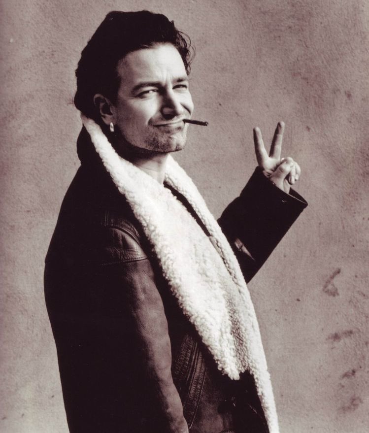 cc_paige's tweet photo. “Books! I dunno know if I ever told you this, but books are the greatest gift one person can give another.”
#Bono #SurrenderMemoir #2days #SurrenderbyBono #thewaitcontinues #Surrender #I #Surrender https://t.co/KENKq5TpUI