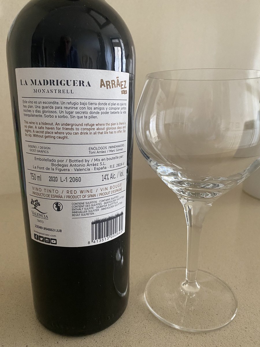 #LaPaellaDeLosDomingos …además os compartimos dos vinos descubiertos recientemente: #LaMadriguera #Monastrell de @BodegasArraez de #LaFontDeLaFiguera y #GSM #Garnacha #Syrah #Monastrell de @BodegasCastano #Yecla, excelente c/p ambos…, para disfrutar .