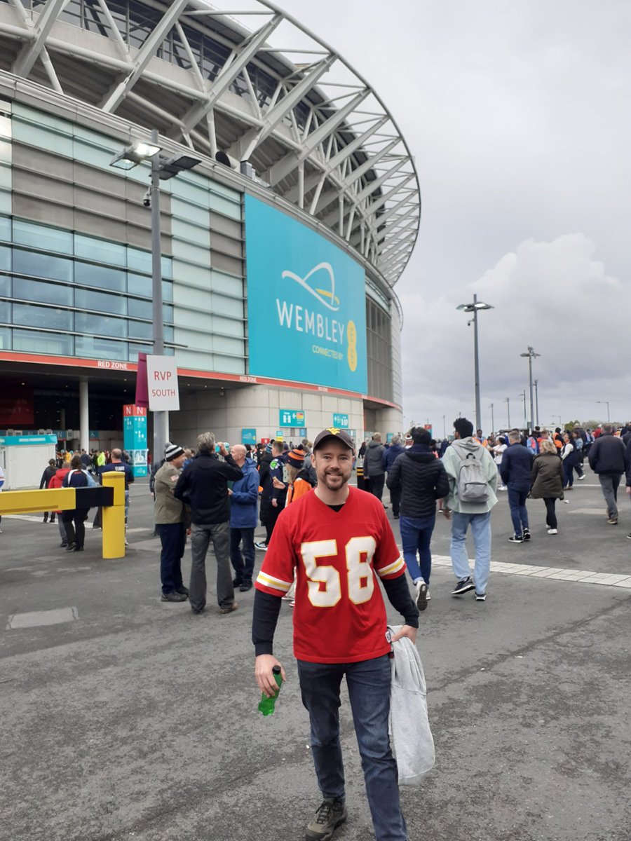 ElofsonMatt's tweet photo. Made it my first ever #NFLUK game #DENvJAX at #Wembley https://t.co/VjKIXgbDyA